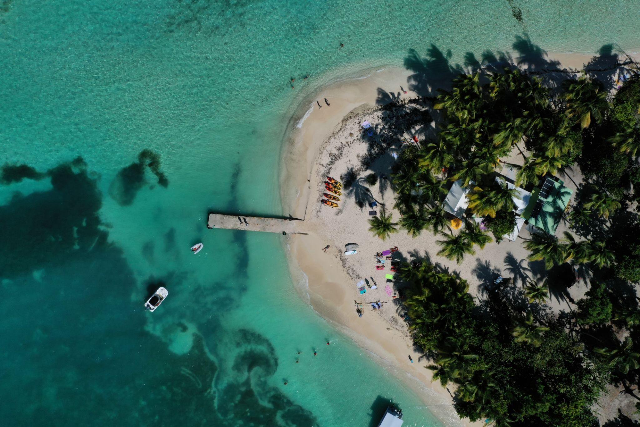 Plage paradisiaque des Antilles